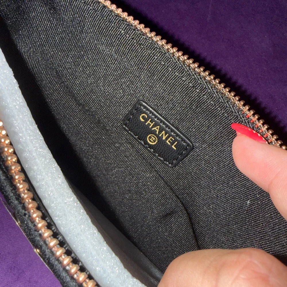 Chanel/Makeup Velvet Pouch - Picture 6 of 7
